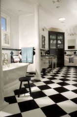 1288252254Bathroom4